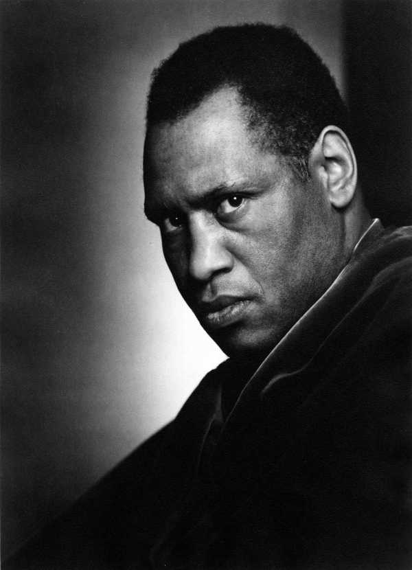 Call Mr. Robeson - a Life with Songs